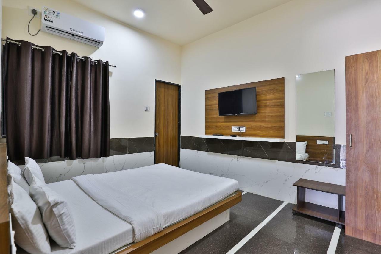 Spot On 37366 Hotel Mahalaxmi Dwarka  Luaran gambar